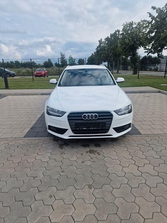 Weiß Gebraucht 2012 Audi A4 Attraction Kombi | 7.490 € (Fairer Preis) - Bild 1/4