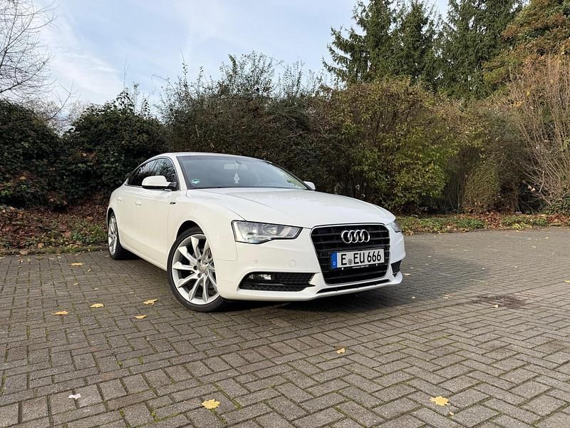 Weiß Gebraucht 2012 Audi A5 Limousine | 11.499 € (Guter Preis) - Bild 1/4
