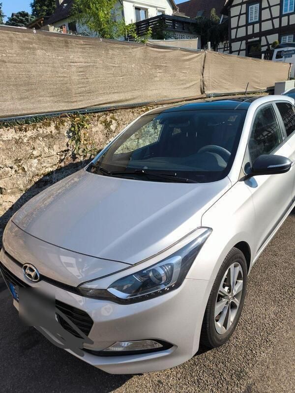 Silber Gebraucht 2018 Hyundai i20 Passion Plus Kleinwagen | 8.200 € (Superpreis) - Bild 1/1