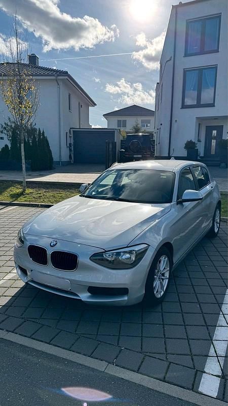 Silber Gebraucht 2015 BMW 116 Advantage Kleinwagen | 8.800 € (Fairer Preis) - Bild 1/4