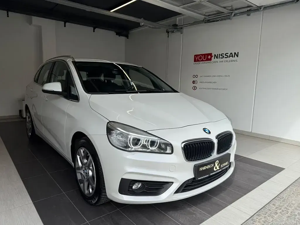Używany BMW 220 Active Tourer Advantage 192 KM (141 kW) 2017 Biały Minivan