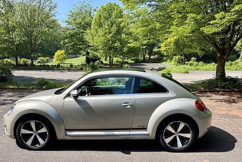 Usata VW Beetle Cup 140 CV (102 kW) 2014 Beige Utilitaria