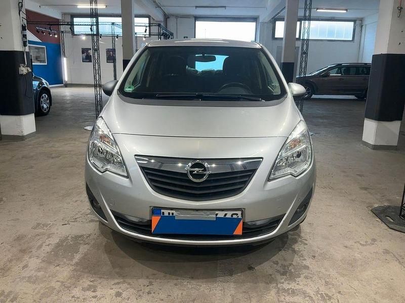 Gebraucht Opel Meriva Design Edition 101 PS (74 kW) 2011 Silber Van / Kleinbus