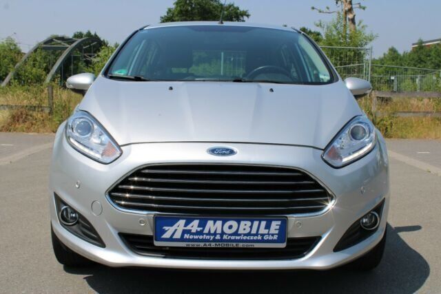 Silber metallic Gebraucht 2016 Ford Fiesta SYNC Edition Kleinwagen | 6.799 € (Fairer Preis) - Bild 1/4