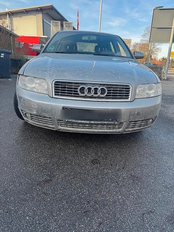 Grau Gebraucht 2005 Audi A4 Limousine | 900 € (Superpreis) - Bild 1/4