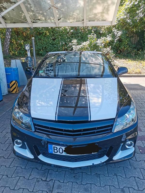 Schwarz Gebraucht 2010 Opel Astra Cabriolet Cabrio | 3.950 € (Fairer Preis) - Bild 1/4