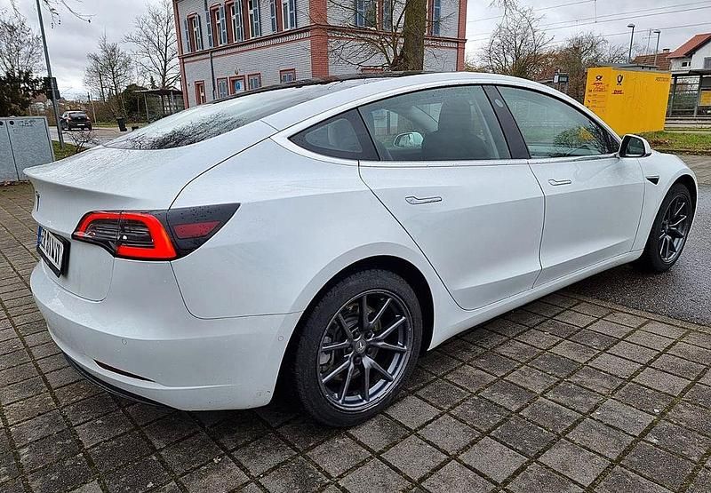 Gebraucht Tesla Model 3 Standard Range Plus 239 kW (325 PS) 2020 Weiß Limousine