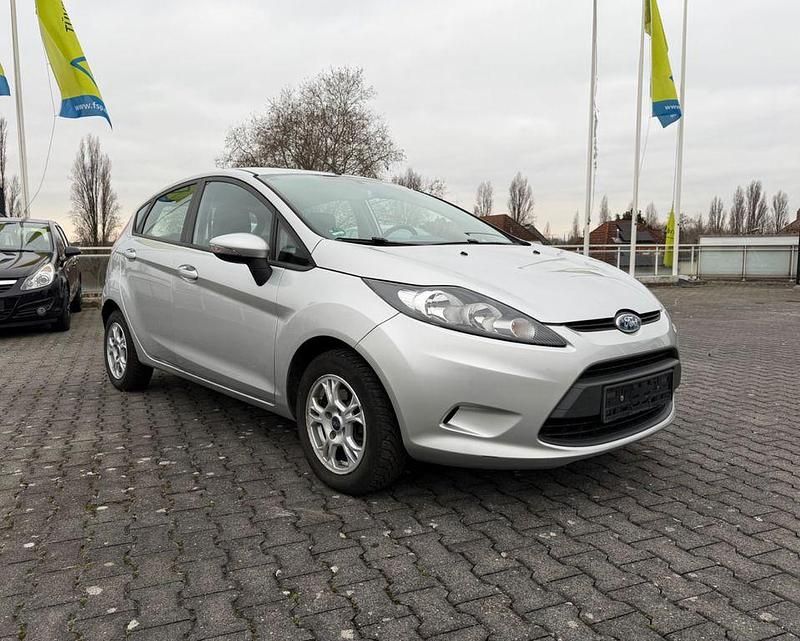 Gebraucht Ford Fiesta Trend 82 PS (60 kW) 2009 Silber Kleinwagen