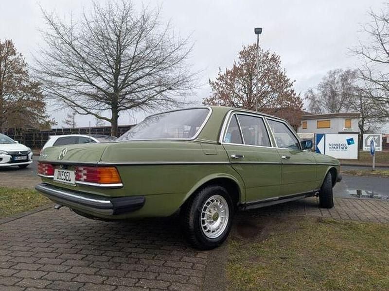 Gebraucht Mercedes 200 60 PS (44 kW) 1979 Grün Limousine