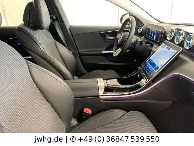 Gebraucht Mercedes C200 Avantgarde 163 PS (119 kW) 2022 Schwarz Kombi