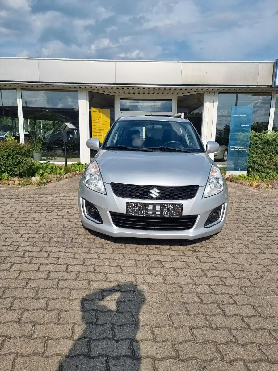 Gebraucht Suzuki Swift Club 94 PS (69 kW) 2014 Silber Kleinwagen