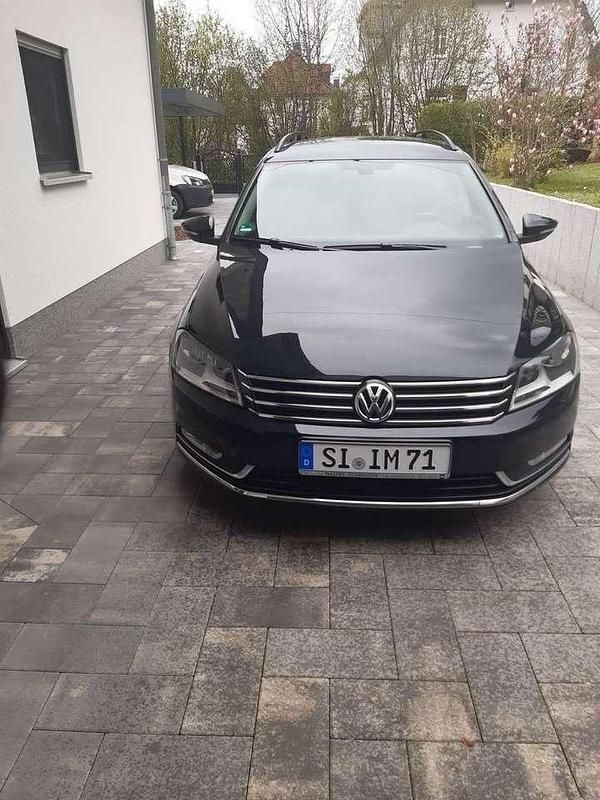 Schwarz Gebraucht 2011 VW Passat Comfortline Kombi | 7.000 € (Guter Preis) - Bild 1/4