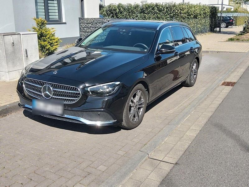 Gebraucht Mercedes E220 194 PS (142 kW) 2022 Schwarz Kombi