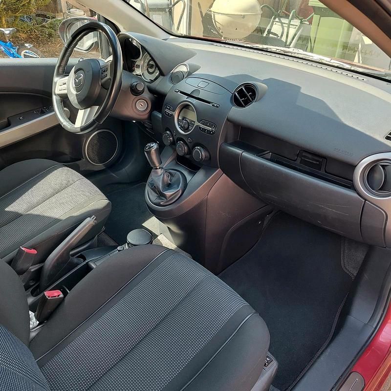 Second-hand Mazda 2 76 CP (55 kW) 2009 Roșu Hatchback