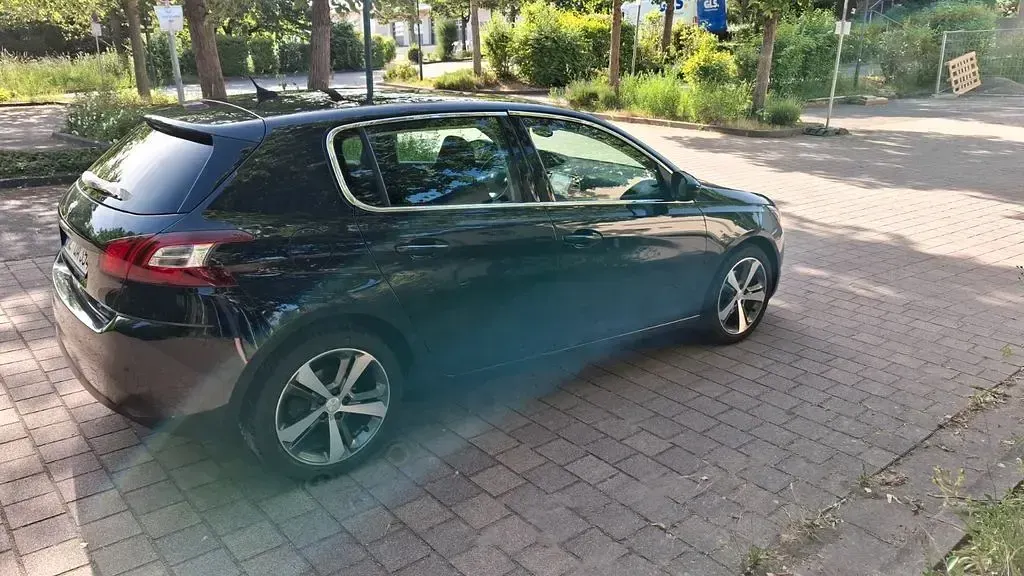 Gebraucht Peugeot 308 Allure 131 PS (96 kW) 2015 Grau Limousine