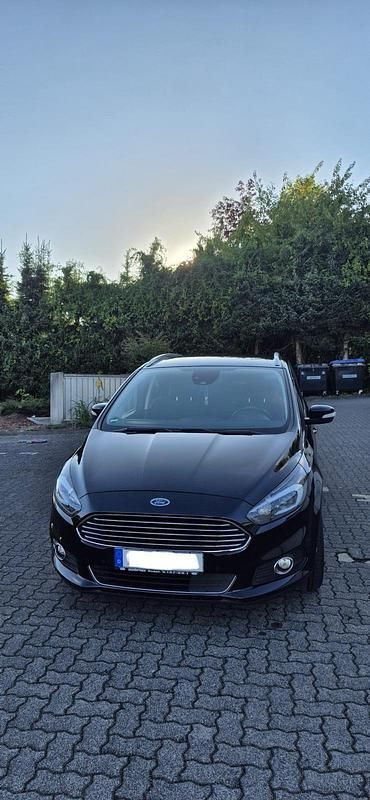 Schwarz Gebraucht 2019 Ford S-MAX S Van / Kleinbus | 16.000 € (Teuer) - Bild 1/4