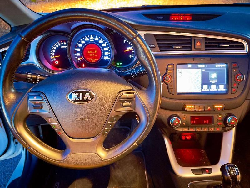 Gebraucht Kia Ceed 2018 Weiß Kleinwagen