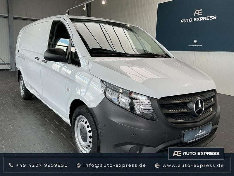 Weiß (arktikweiss) Gebraucht 2024 Mercedes Vito Van / Kleinbus | 30.346 € (Superpreis) - Bild 1/4