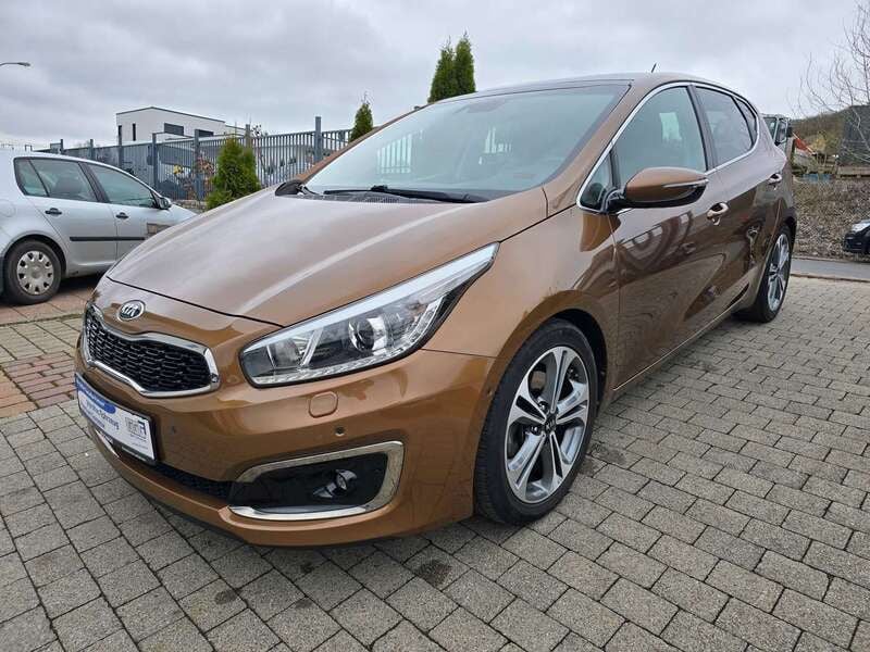 Braun Gebraucht 2016 Kia Ceed Platinum Edition Limousine | 11.699 € (Fairer Preis) - Bild 1/4
