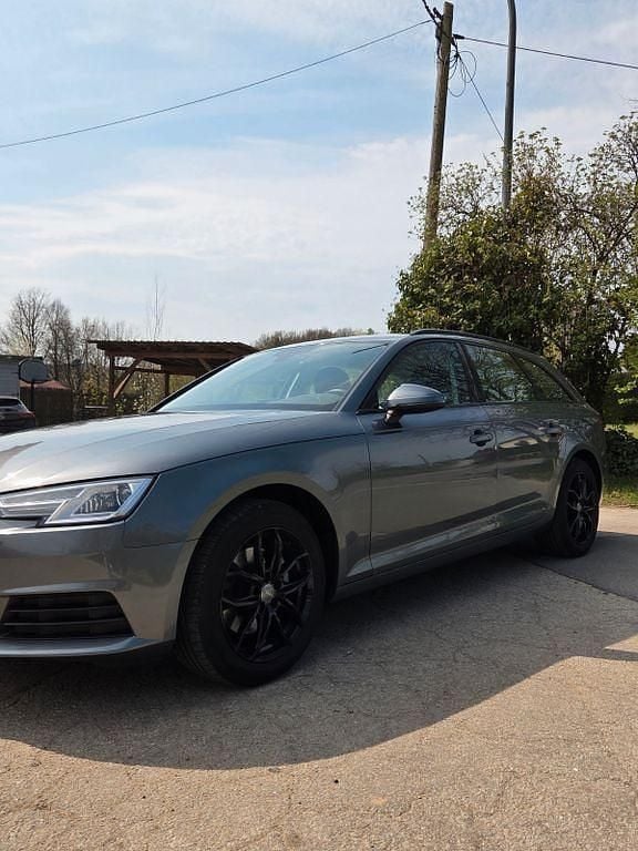Używany Audi A4 150 KM (110 kW) 2016 Szary Kombi