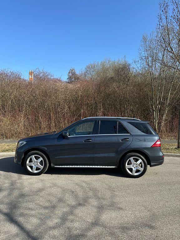 Gebraucht Mercedes ML350 258 PS (189 kW) 2012 Grau SUV