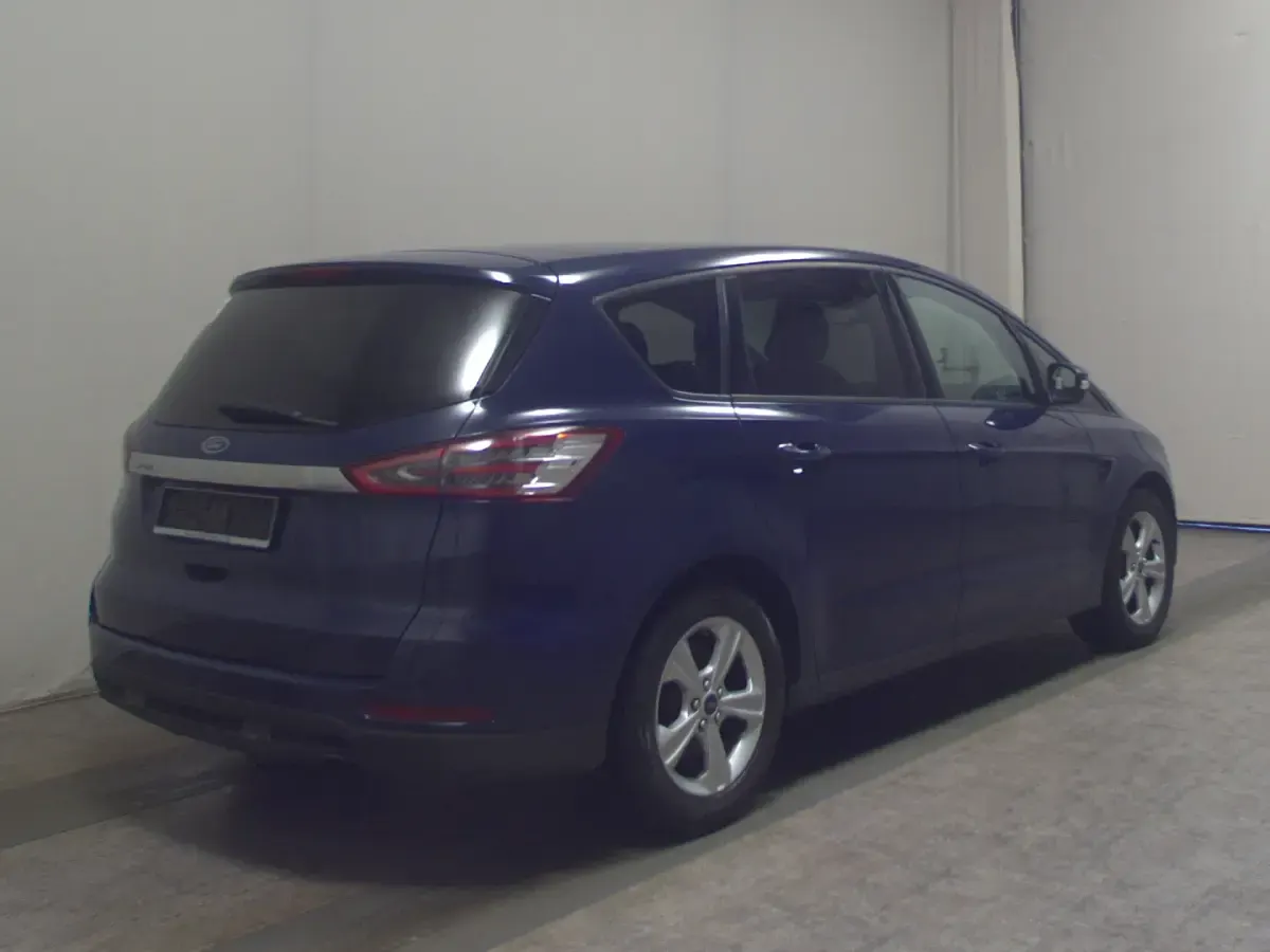 Używany Ford S-MAX Business Edition 150 KM (110 kW) 2016 Niebieski Minivan