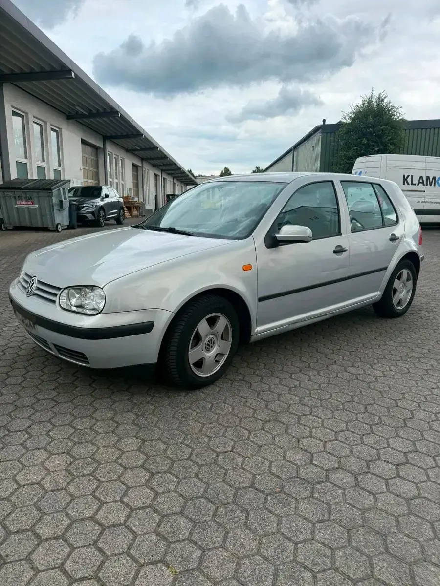Gebraucht VW Golf IV 101 PS (74 kW) 1998 Silber Kleinwagen