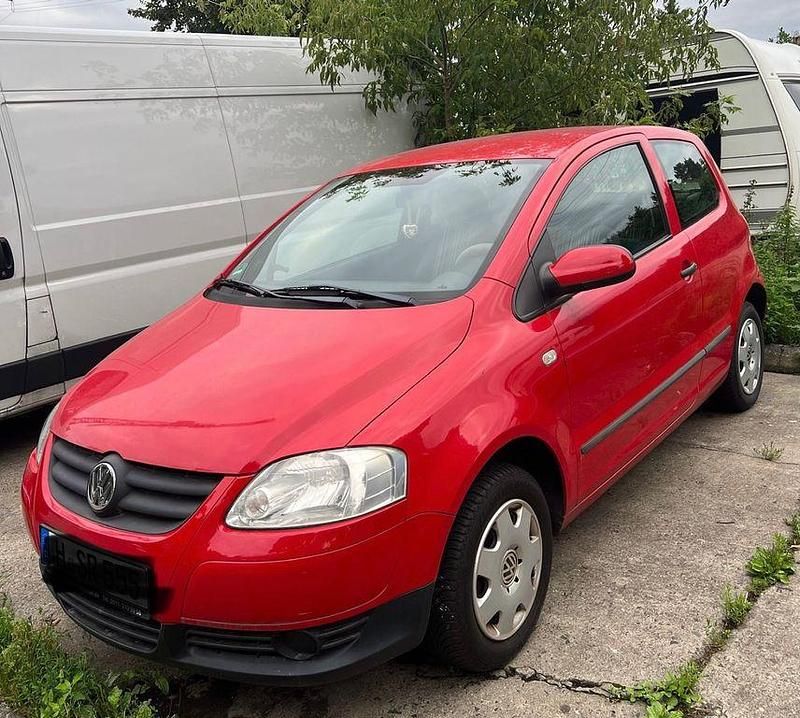 Rot Gebraucht 2006 VW Fox Kleinwagen | 2.850 € (Etwas zu teuer) - Bild 1/4