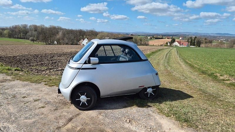 Usado Micro Microlino 13 kW (18 HP) 2024 Prateado Citadino