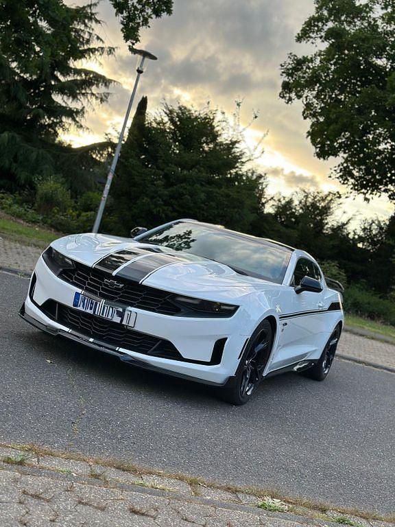 Weiß Gebraucht 2020 Chevrolet Camaro Coupé | 29.990 € (Fairer Preis) - Bild 1/4