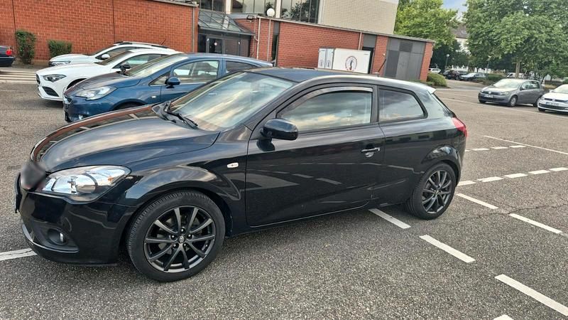 Gebraucht Kia ProCeed 125 PS (91 kW) 2013 Schwarz Kleinwagen