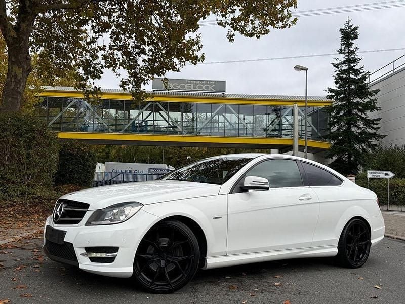 Weiß Gebraucht 2013 Mercedes C220 AMG line Coupé | 11.300 € (Fairer Preis) - Bild 1/4