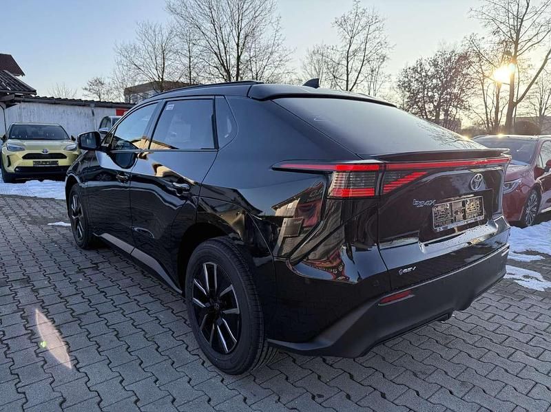 Neu Toyota bZ4X 164 kW (224 PS) 2026 Attitude black metallic SUV