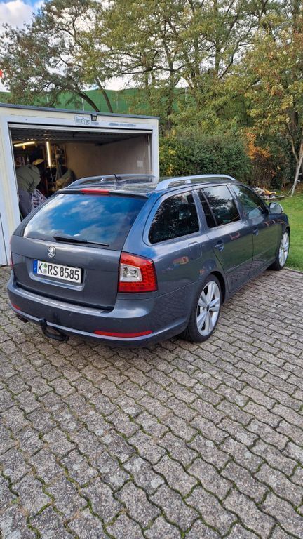 Gebraucht Skoda Octavia RS 170 PS (125 kW) 2011 Blau Limousine