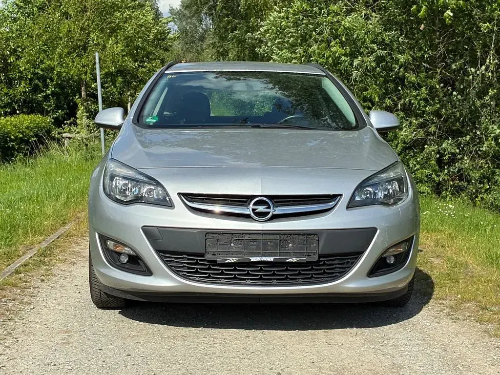 Gebraucht Opel Astra 110 PS (80 kW) 2015 Argonsilber/sovereign/switchbl Kombi