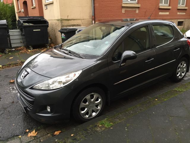 Schwarz metallic Gebraucht 2010 Peugeot 207 Kleinwagen | 6.100 € - Bild 1/4