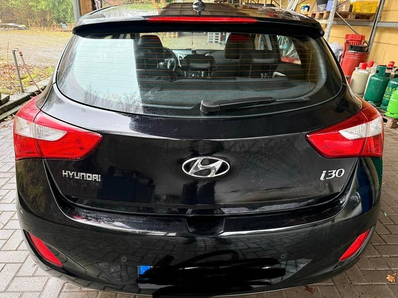 Gebraucht Hyundai i30 2012 Schwarz Kleinwagen