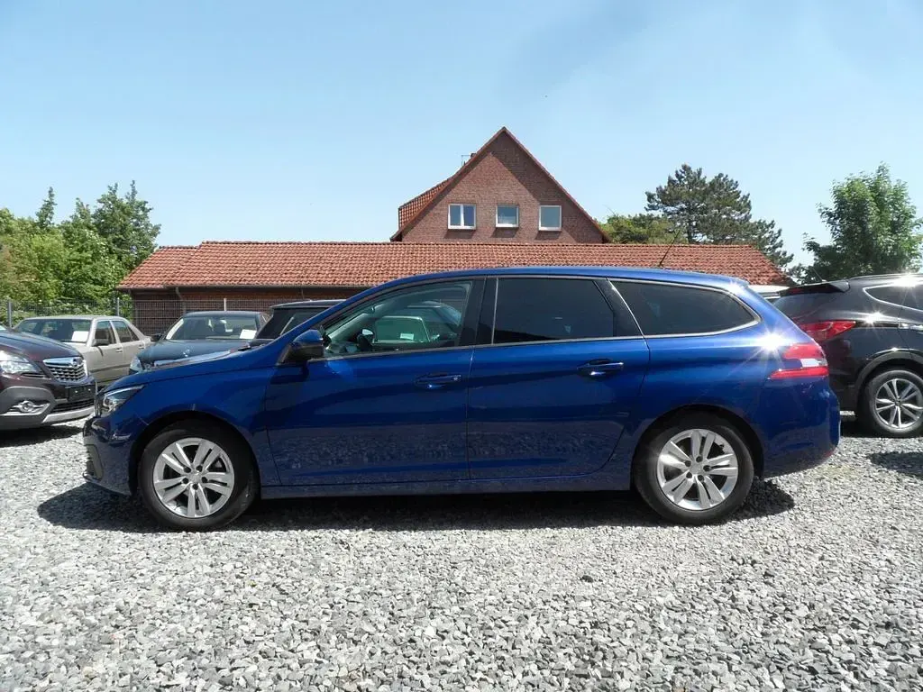 Gebraucht Peugeot 308 SW Active 131 PS (96 kW) 2020 Blau Kombi
