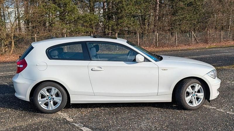 Gebraucht BMW 118 Advantage 143 PS (105 kW) 2011 Weiß Kleinwagen