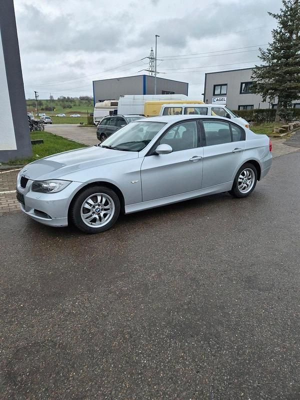 Gebraucht BMW 318 129 PS (94 kW) 2006 Silber Limousine