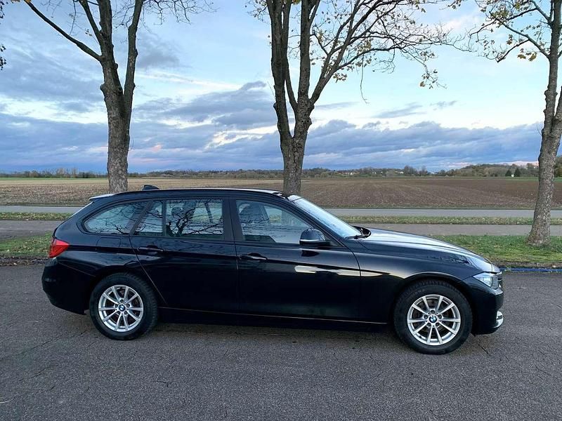Gebraucht BMW 318 143 PS (105 kW) 2013 Black sapphire metallic Kombi