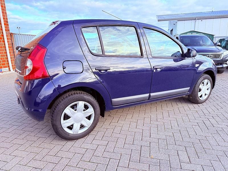 Gebraucht Dacia Sandero 75 PS (55 kW) 2012 Blau Kleinwagen