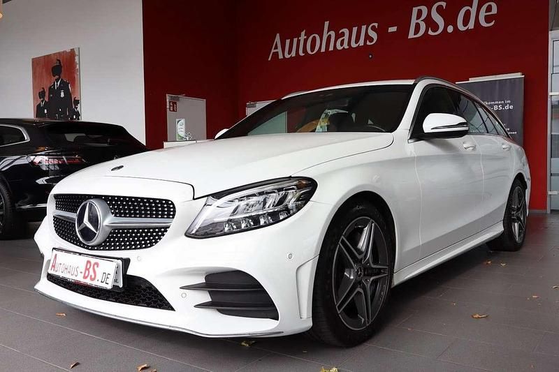 Weiß Gebraucht 2019 Mercedes C300 AMG line Limousine | 22.850 € (Guter Preis) - Bild 1/4