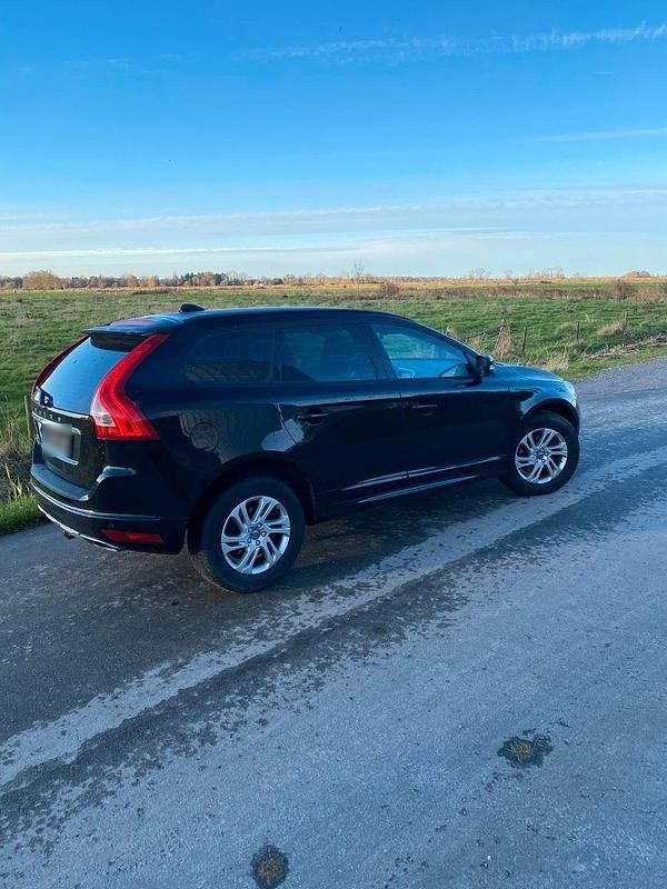 Second-hand Volvo XC60 190 CP (139 kW) 2017 Negru SUV