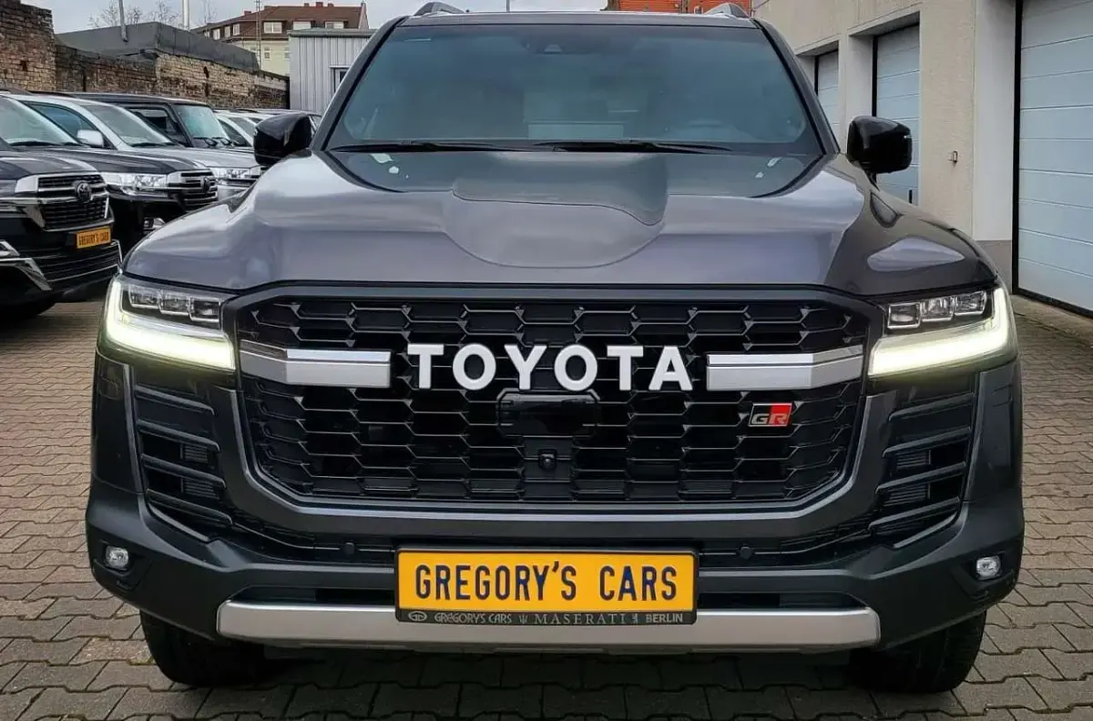 Neu Toyota Land Cruiser 415 PS (305 kW) 2026 Dark gray SUV