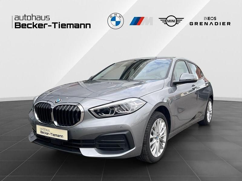 Skyscraper grau Gebraucht 2022 BMW 118 Advantage Kleinwagen | 24.887 € (Fairer Preis) - Bild 1/4