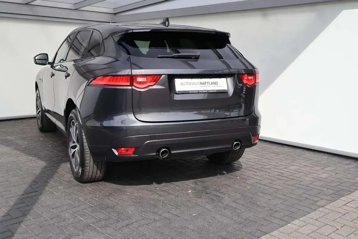 Gebraucht Jaguar F-Pace 300 PS (220 kW) 2018 Carpathian grey SUV