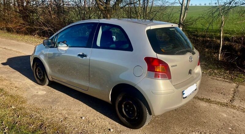 Gold Gebraucht 2009 Toyota Yaris Cool Limousine | 2.800 € (Superpreis) - Bild 1/4