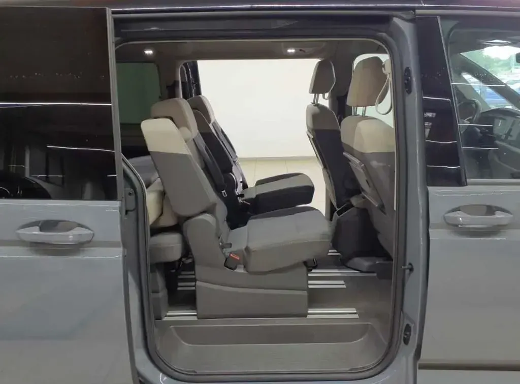 Gebraucht VW Multivan S 150 PS (110 kW) 2023 Grau Van / Kleinbus