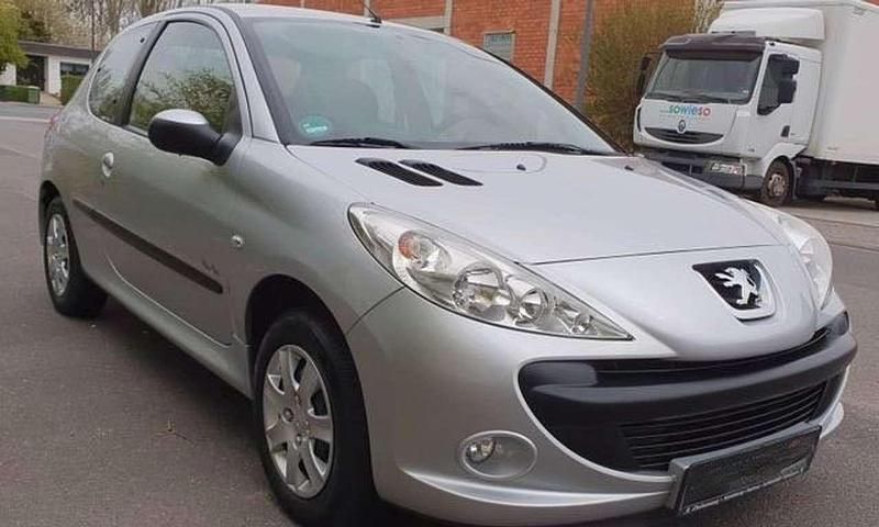 Gebraucht Peugeot 206+ Urban Move 60 PS (44 kW) 2011 Silber Kleinwagen